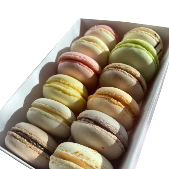 coffret de 12 macarons artisanaux – produits artisanaux de pâtisserie studio macarons