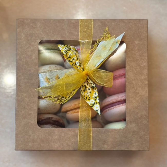 Boite de 24 macarons.